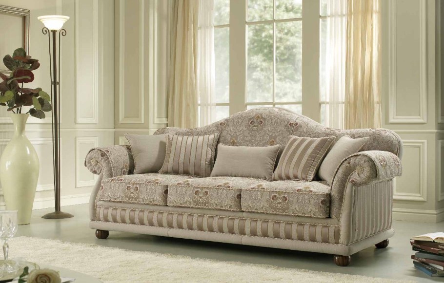Диван в классическом стиле