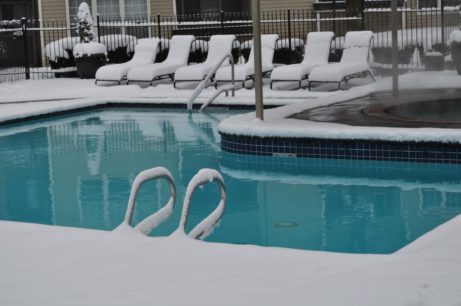 Рыбинск бухта Коприно бассейн на улице