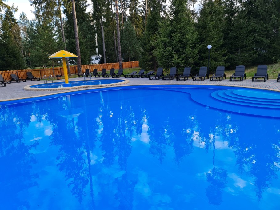 Бассейн с джакузи