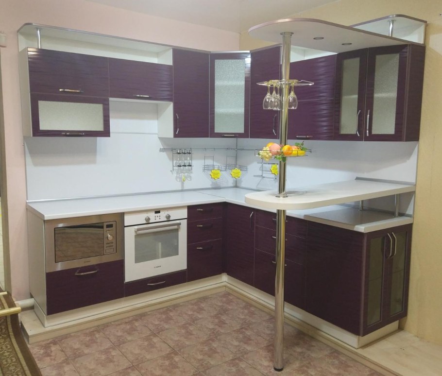 Кухонные гарнитуры угловые с барной стойкой