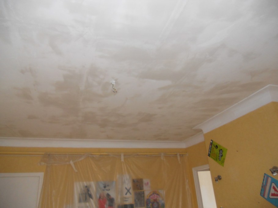 Беленый потолок