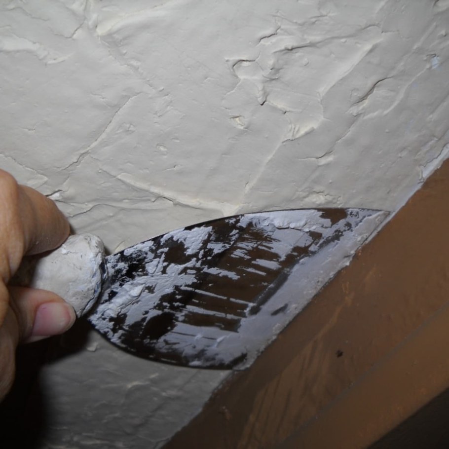 Побелка стен водоэмульсионной краской