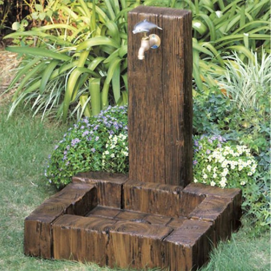 Красивый уличный кран