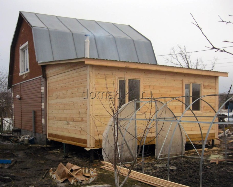 Пристройка туалета и душа к дачному дому