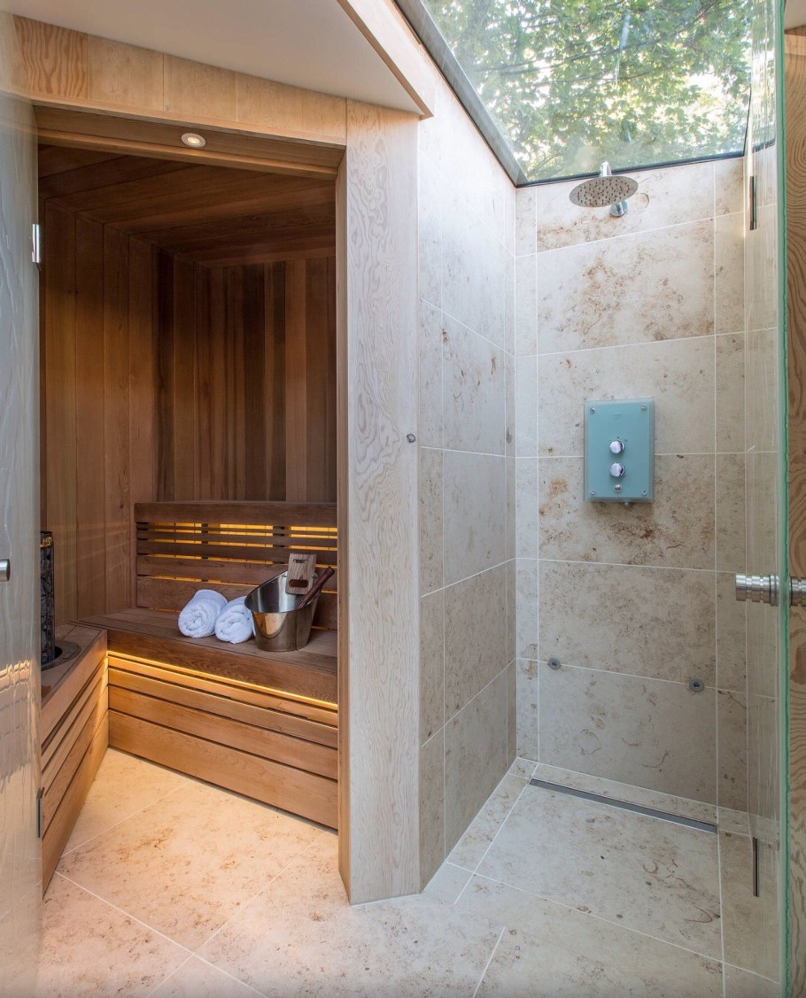 Ванная комната с сауной и душем