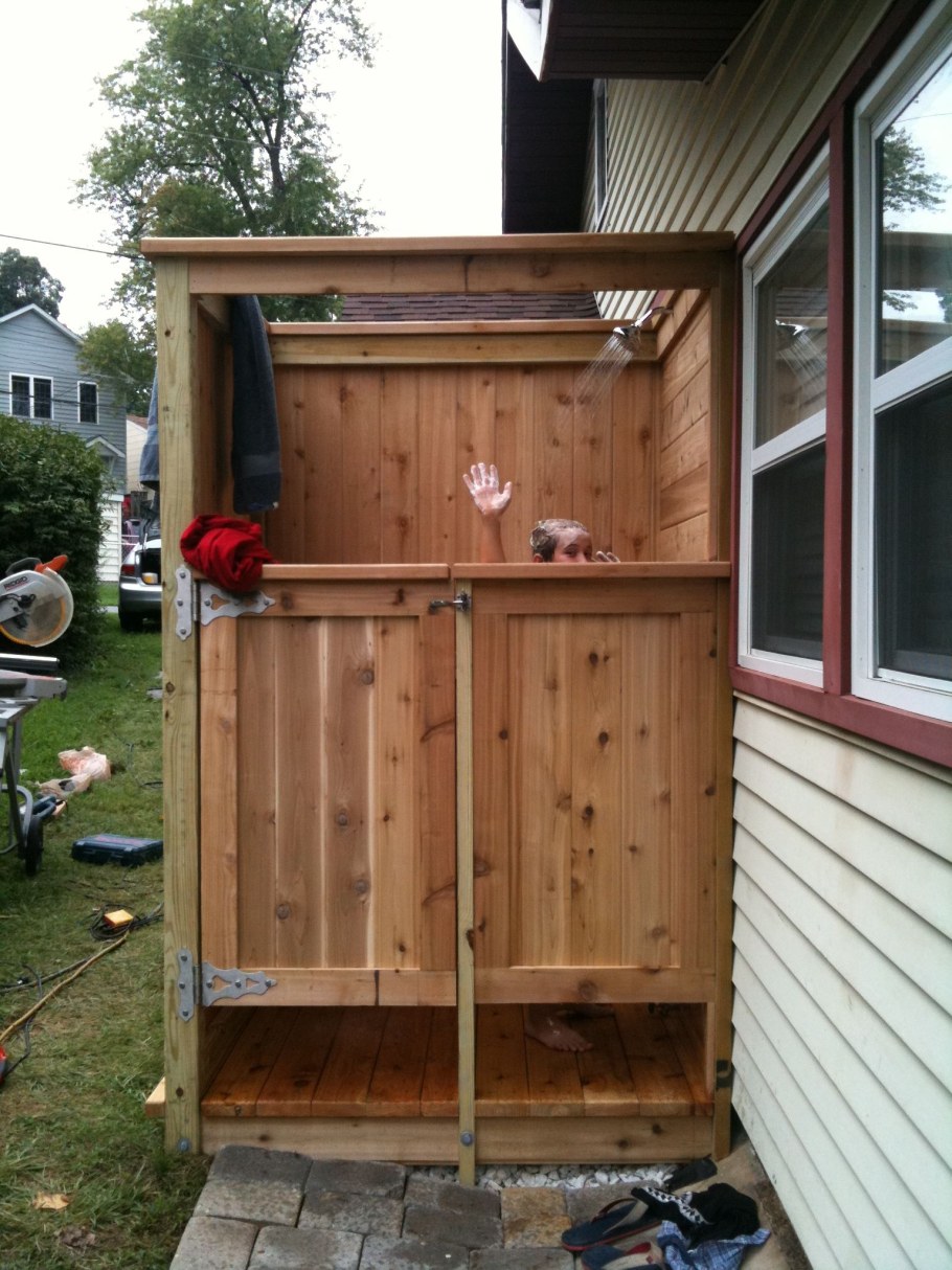 Душ для дачи деревянный