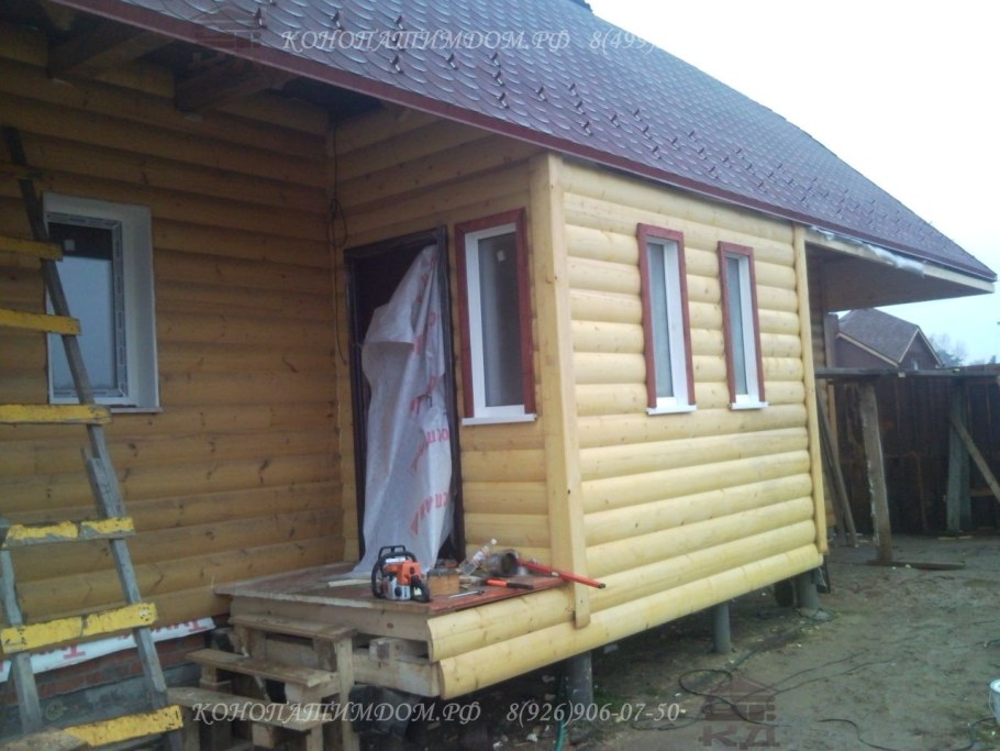 Пристройка из блокхауса к срубу