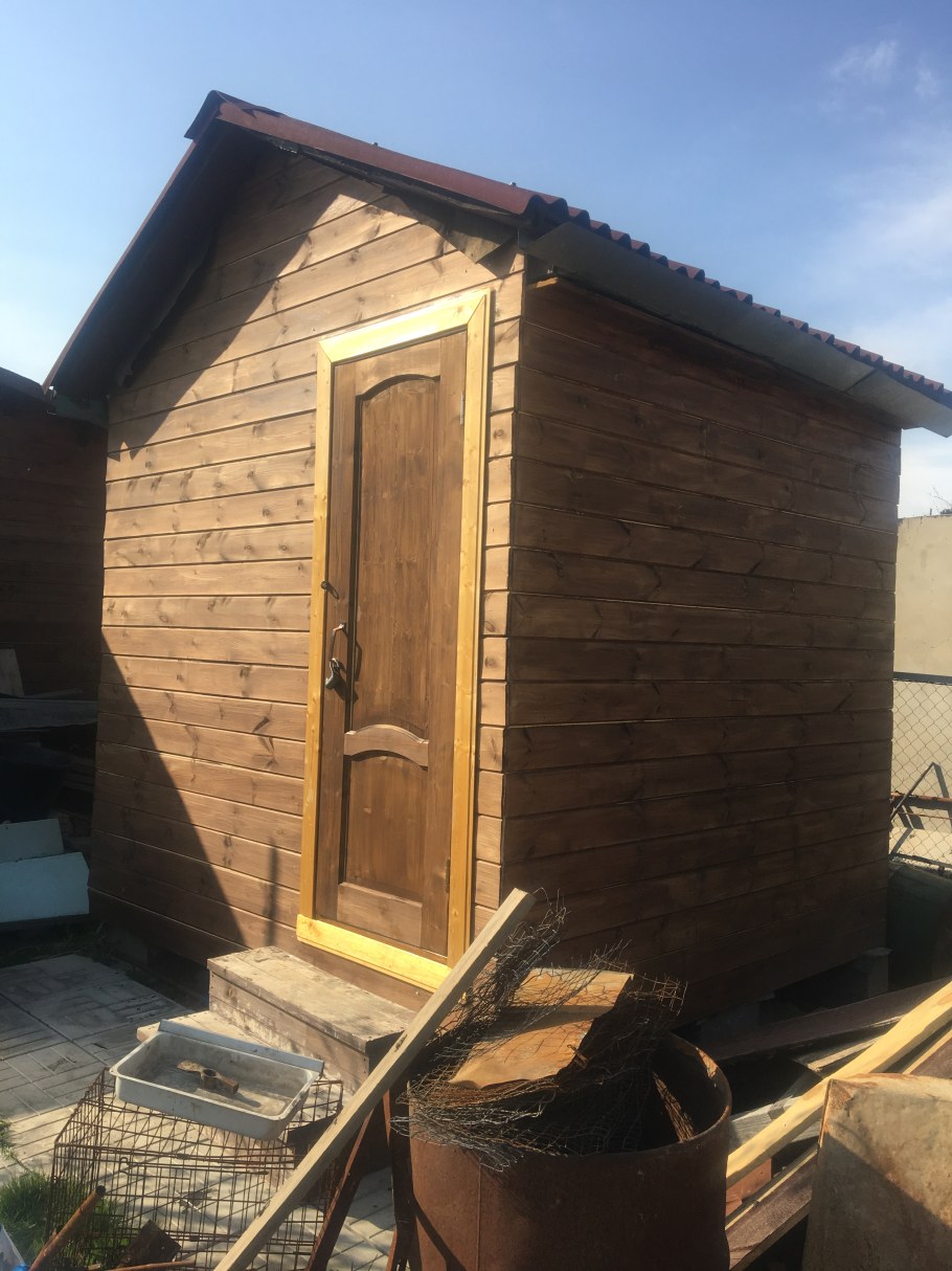 Дачный туалет с пристройкой