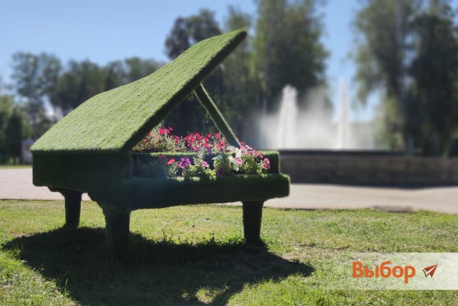 Арт-объект «рояль в кустах» СПБ