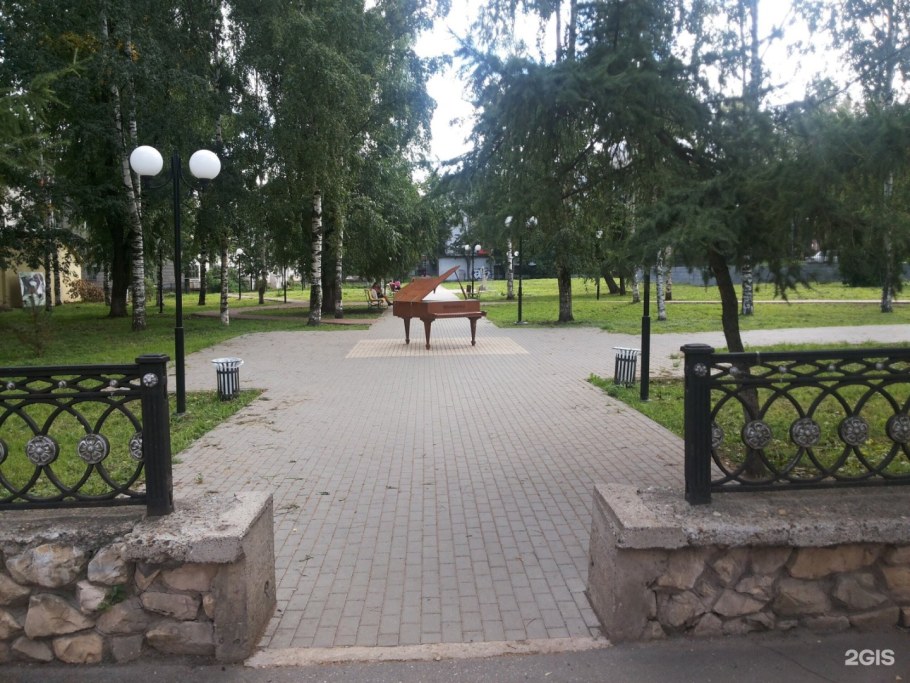 Арт объект из пианино