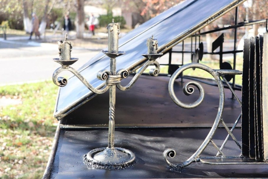 Арт объект цветы