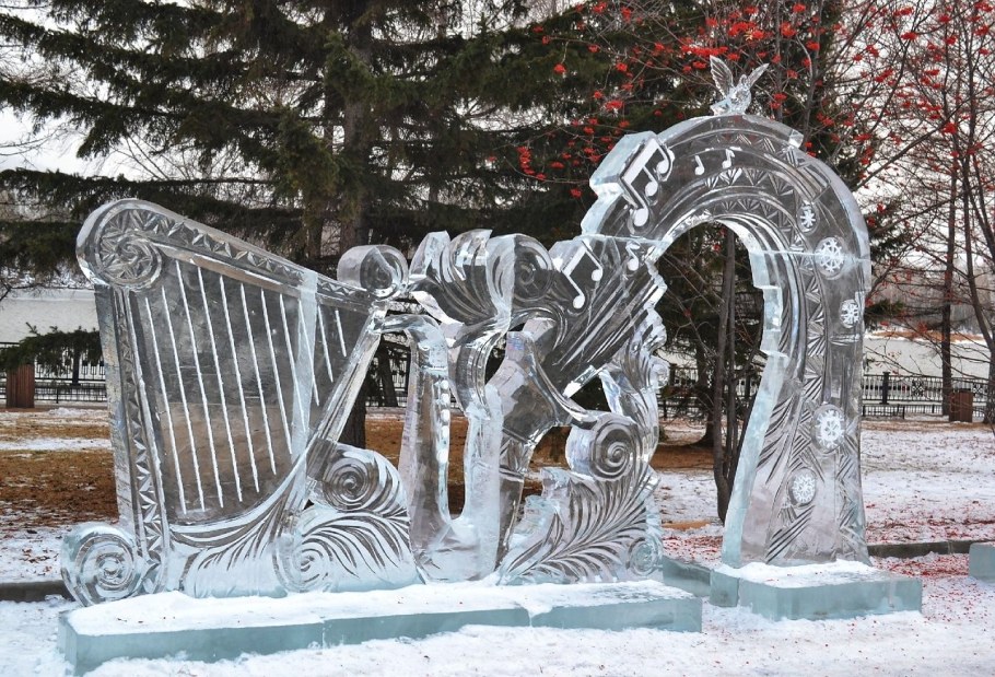 Скульптура медведя в Ярославле