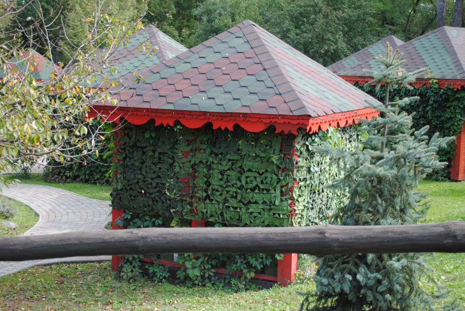 Маскировочная сетка на даче