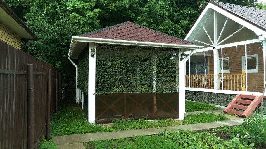 Ограждение беседки сеткой