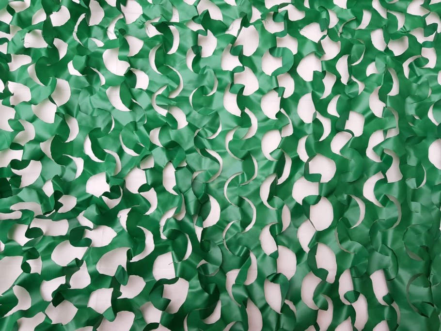 Дворовой навес снизу сетка хаки