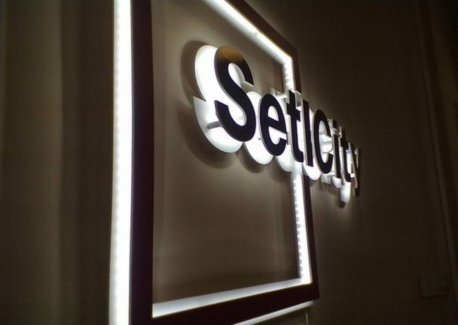 Плоские световые буквы