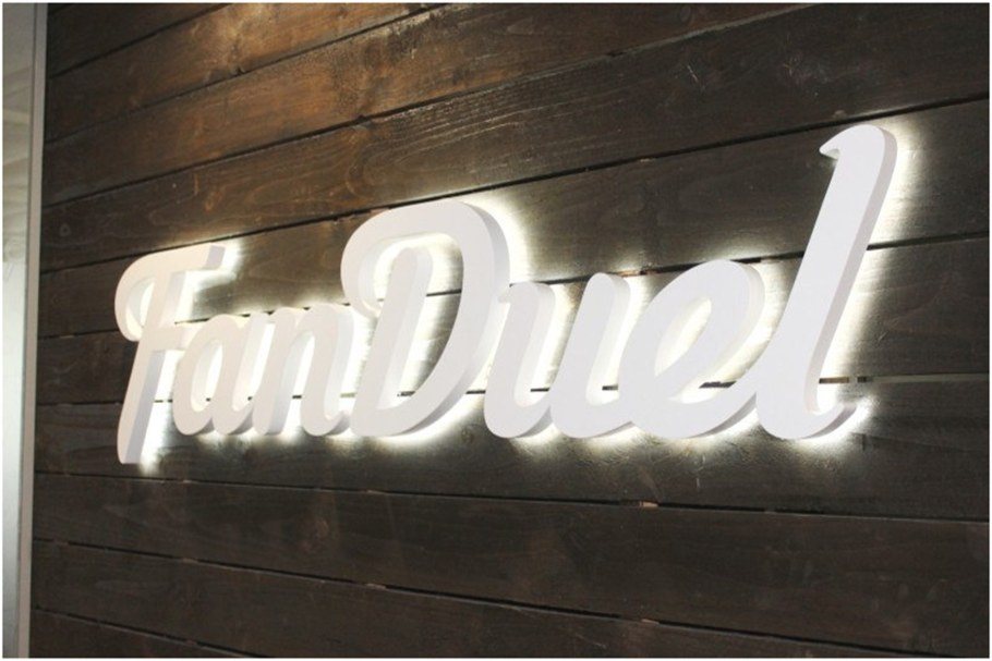 Плоские буквы с контражурной подсветкой