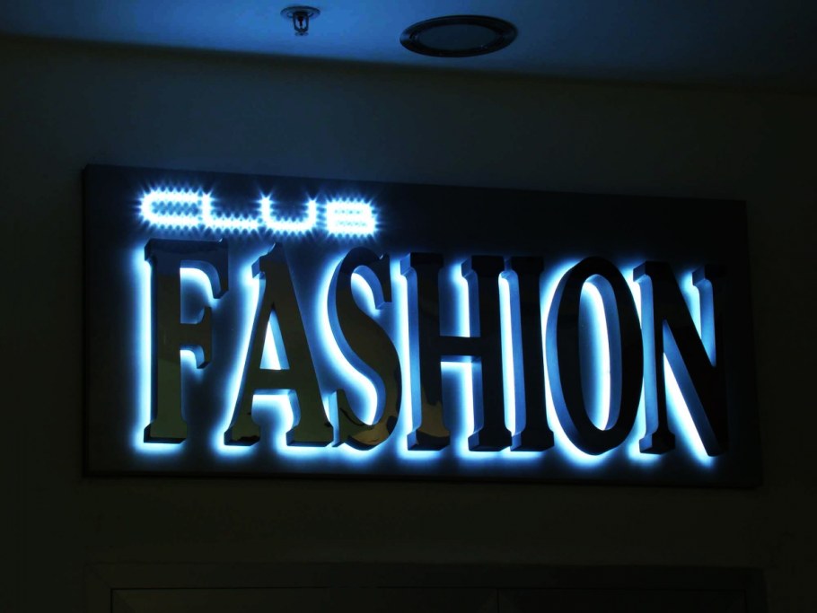 Вывеска на подложке с подсветкой