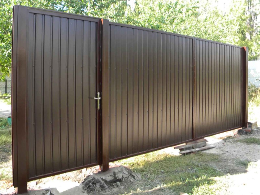 Распашные ворота металлопрофиль