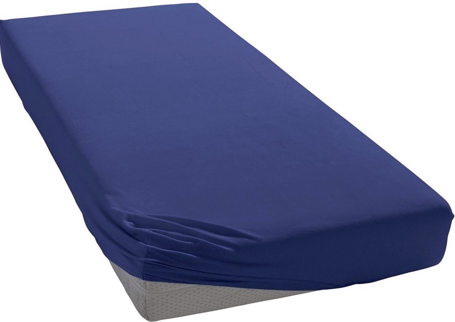 Простыня Селтекс трикотажная на резинке 200 х 200 см