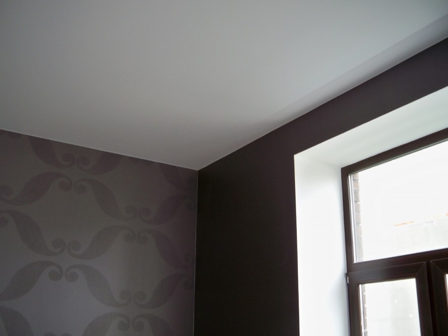 Потолок без плинтуса