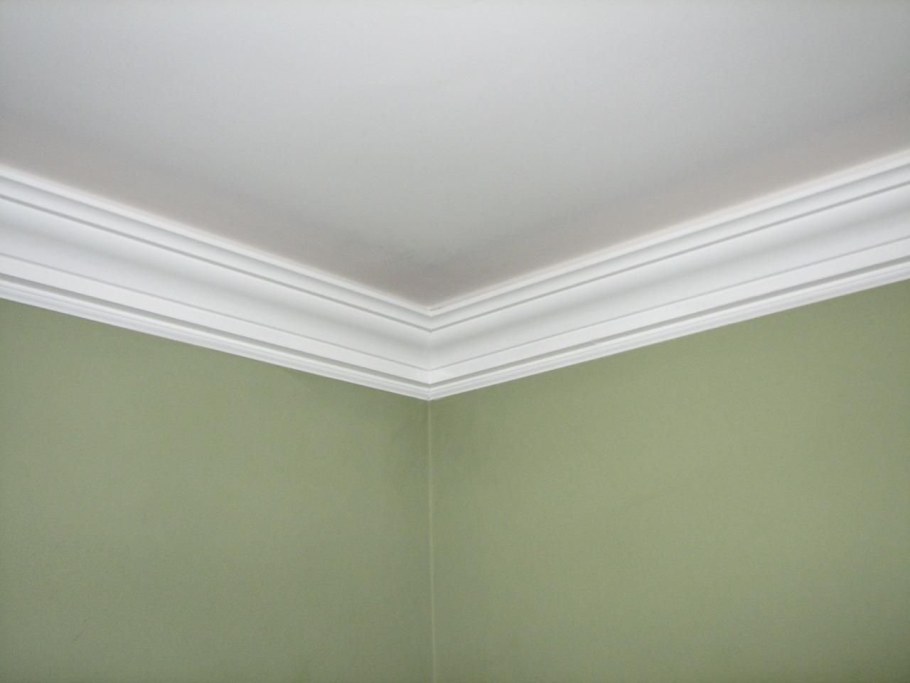 Плинтус потолочный 09002d