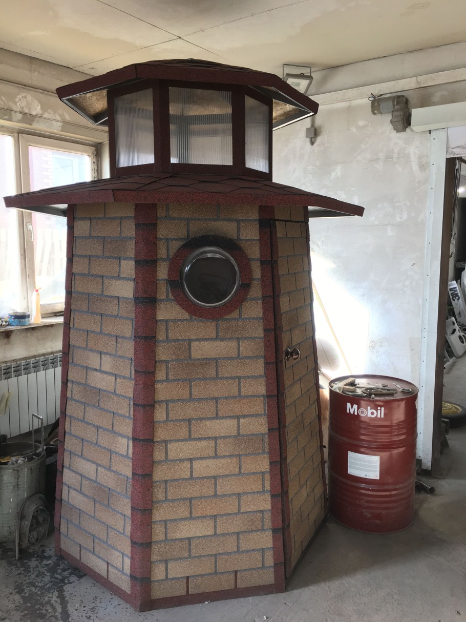 Маяк из цветочных горшков