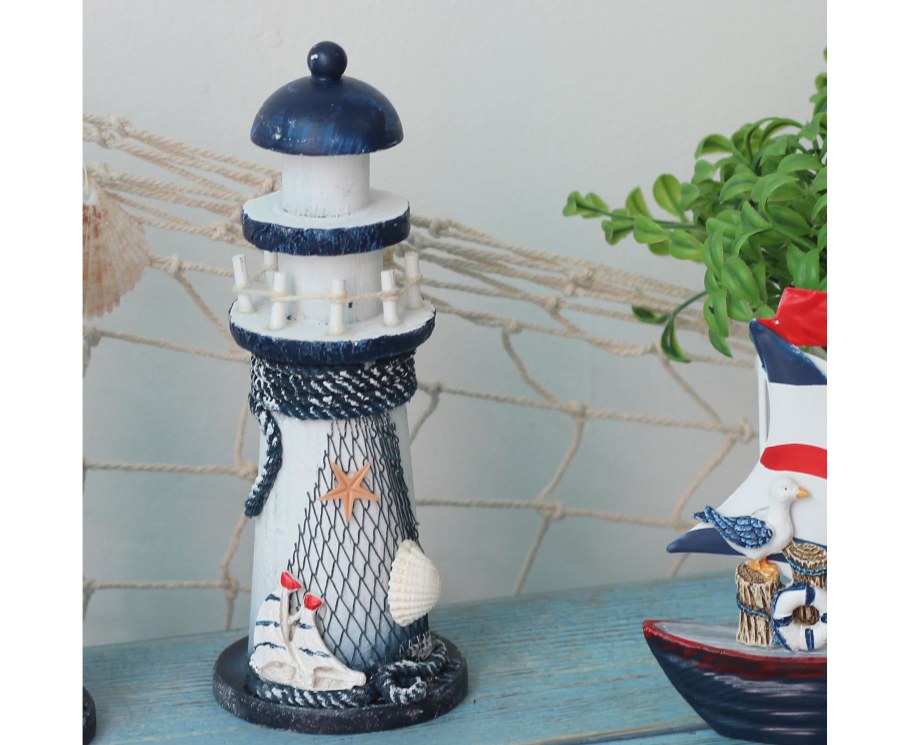 Декоративный Маяк из цветочных горшков