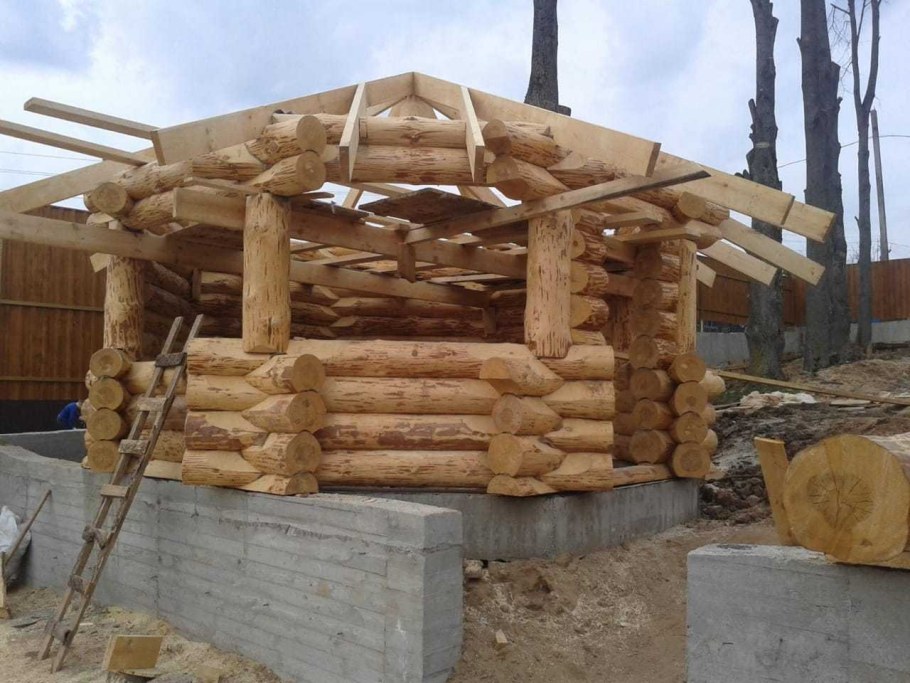 Шестигранная беседка из бревна