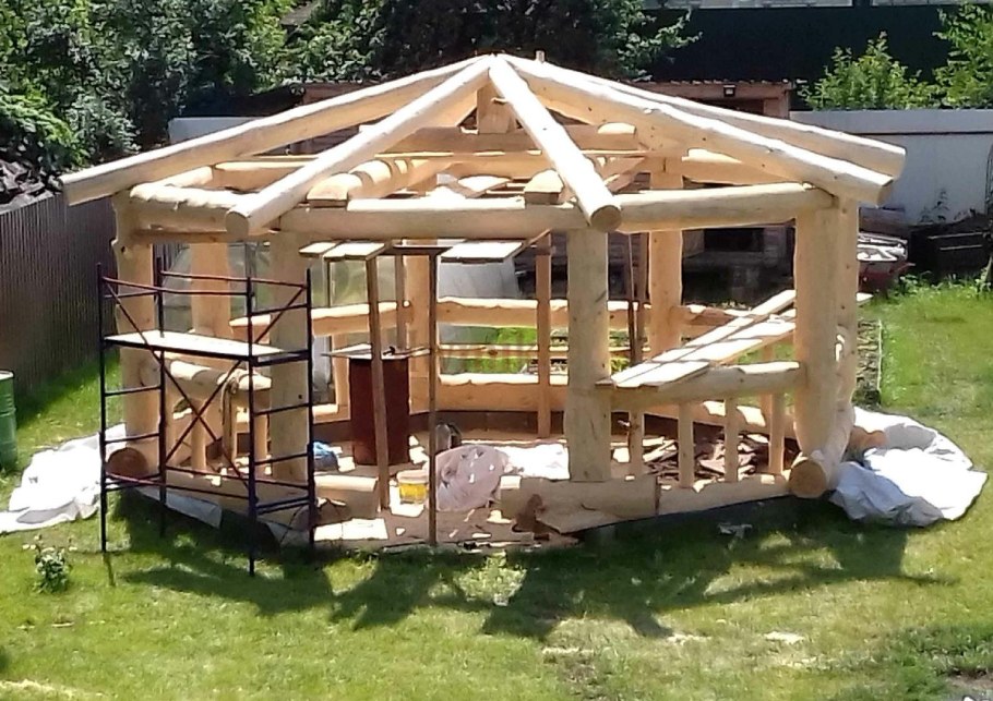 Беседка iz brevna