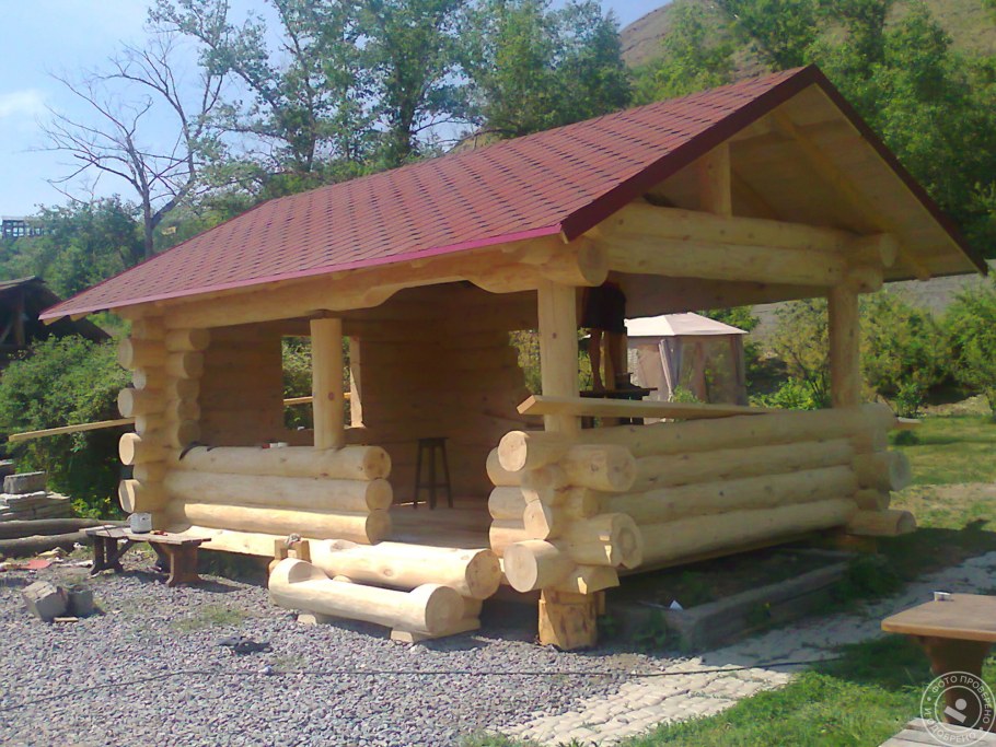 Беседка iz brevna