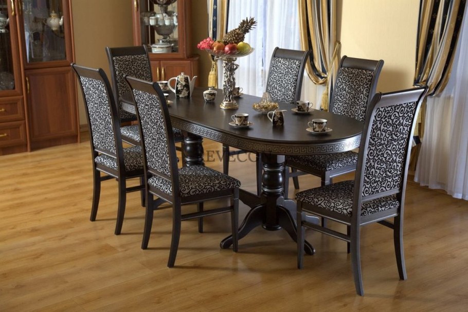 Овальный стол со стульями