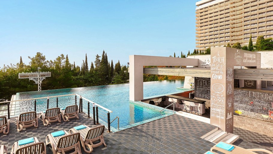 Бассейны отеля Ялта Интурист