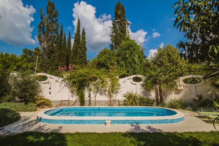 Ялта 365 бассейн