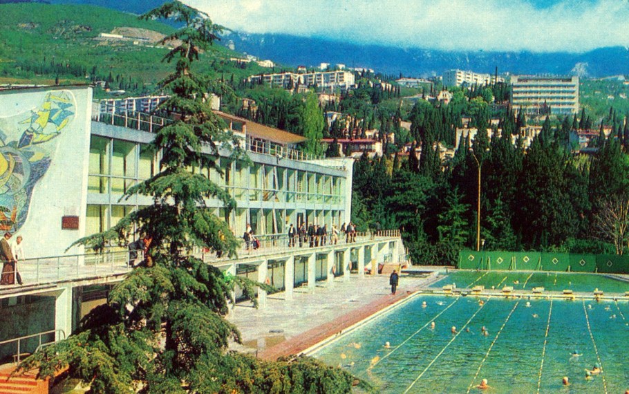 Зазеркалье Ялта бассейн