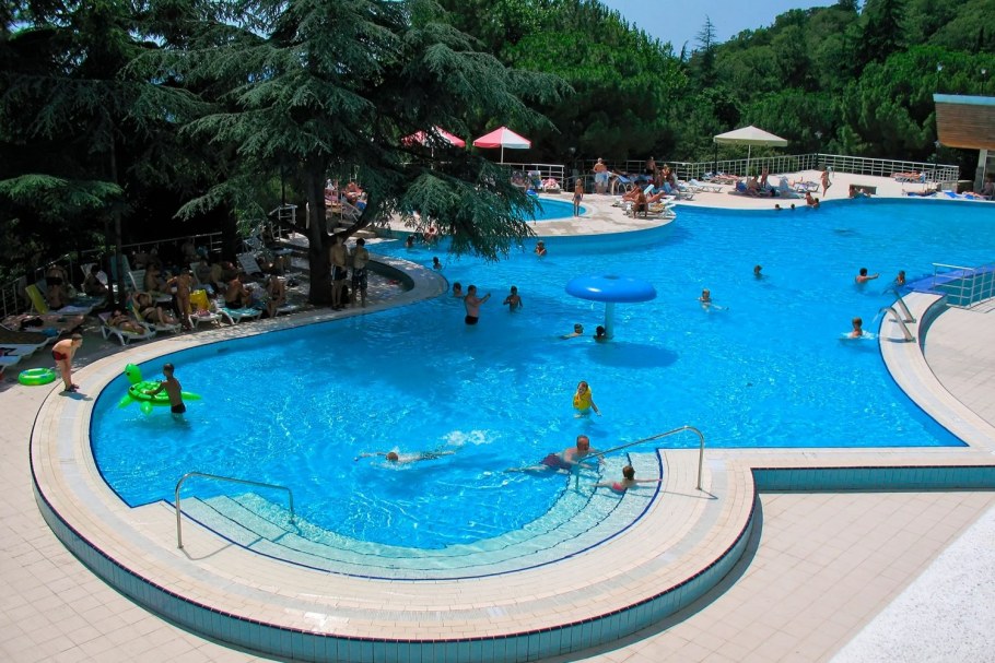 Открытый бассейн на 9 километре Крымская