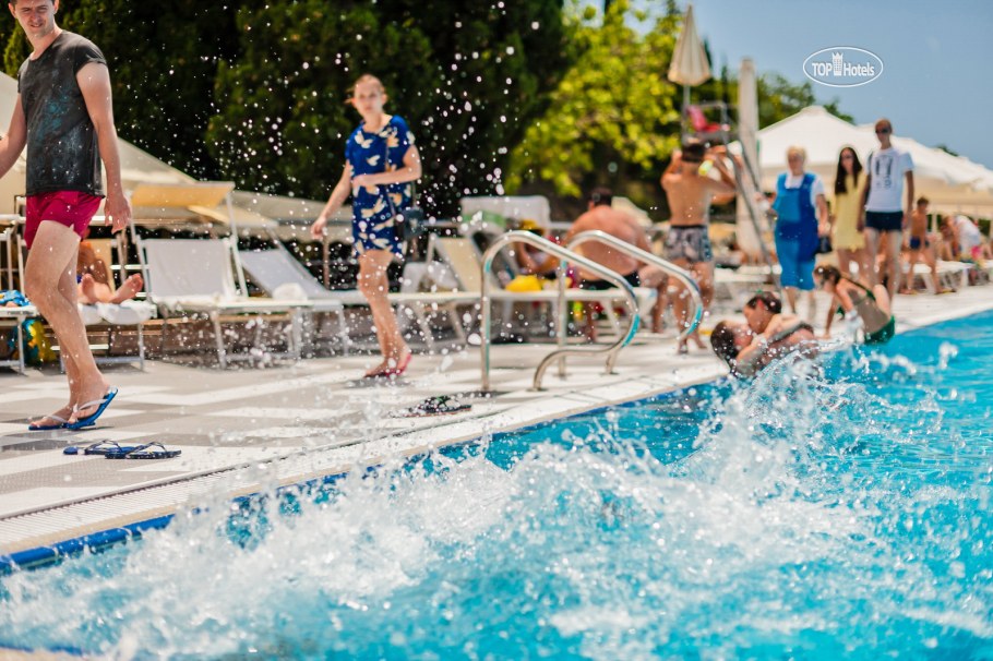 Мрия отель Крым бассейн