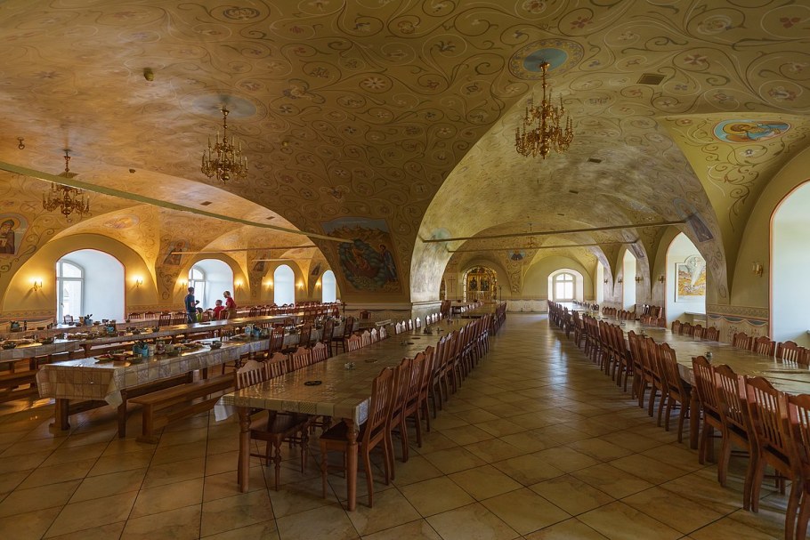 Трапезная Иверского монастыря