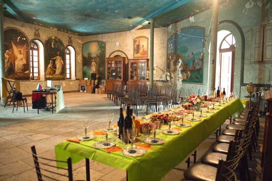 Трапезная в католическом монастыре