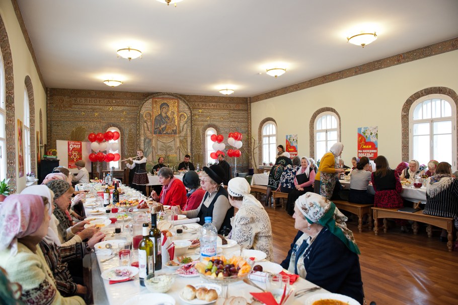 Трапезная в Покровском храме Твери