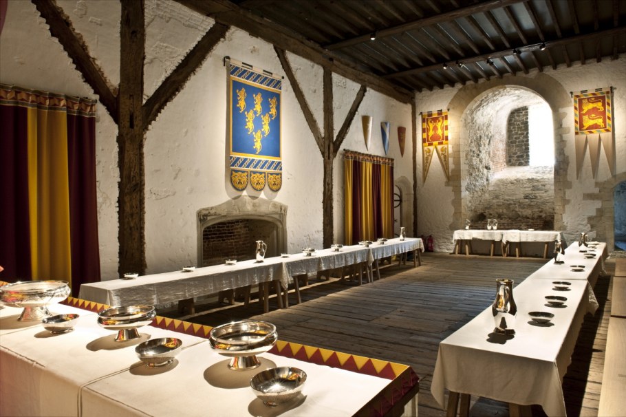 Рыцарский зал средневекового замка