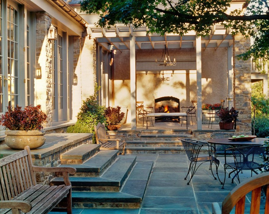 Зона патио с мангалом