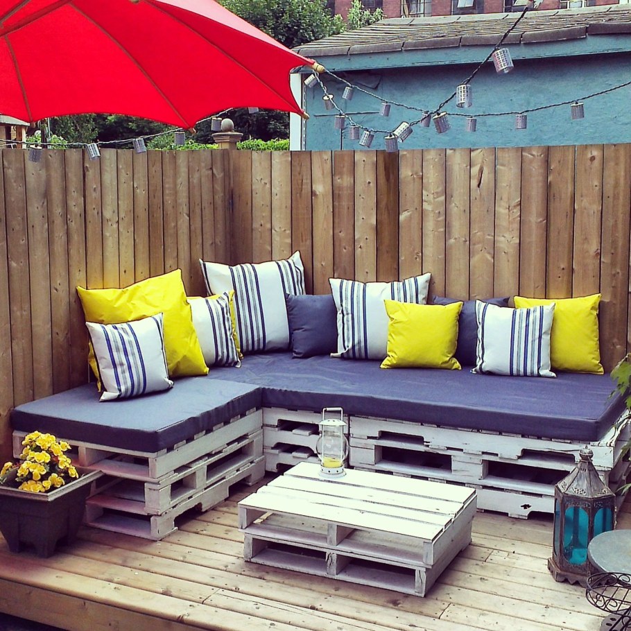 Мебель из поддонов в беседку