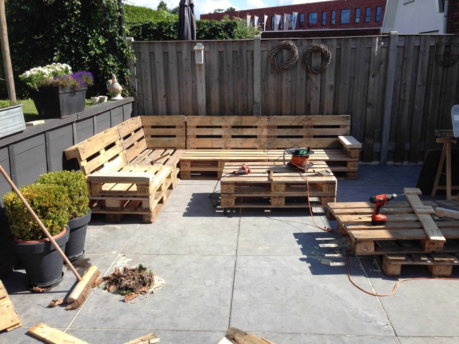 Мебель из поддонов для патио