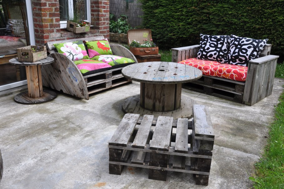 Мебель из поддонов в беседку