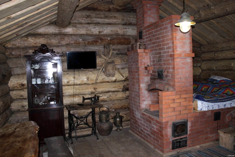 Русская изба пятистенок внутри
