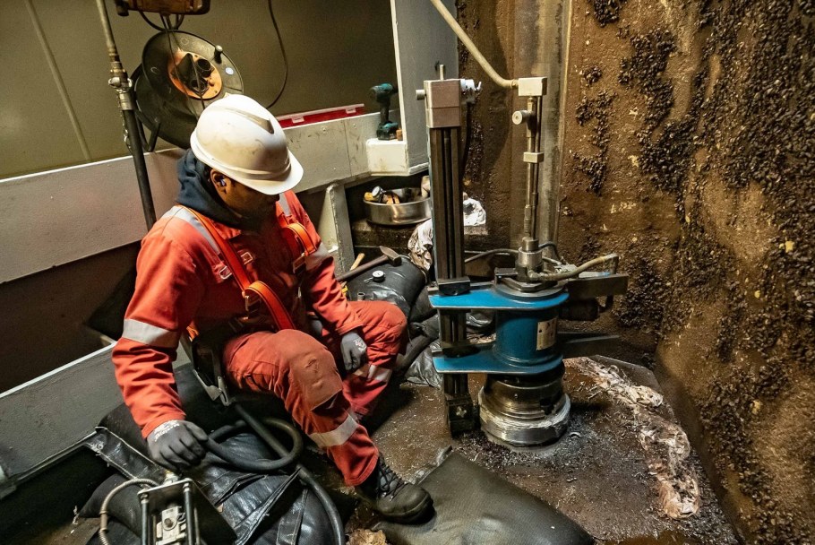 Шпатлевание поверхности стен