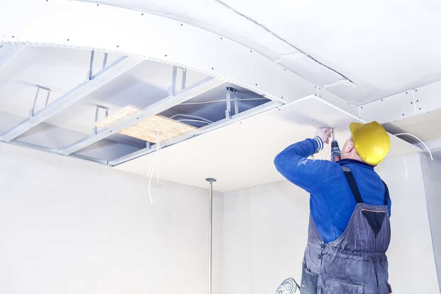 Оклеивание обоев