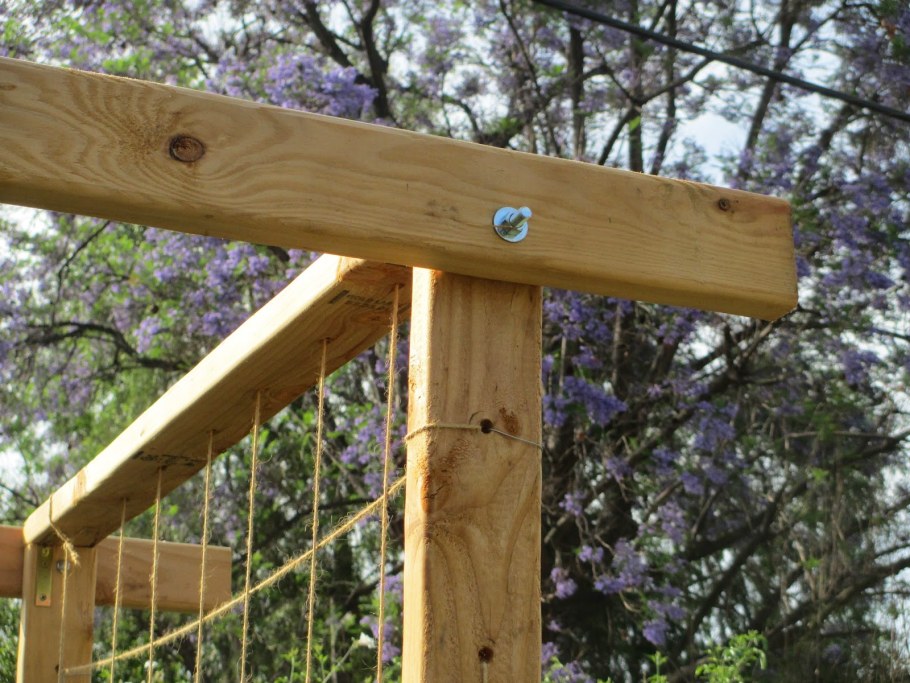 Деревянная подпорка