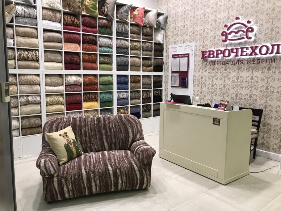 Много мебели автомобиль